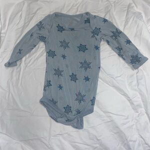 Kyte Baby 3-6 Month Blue Snowflake Bodysuit
